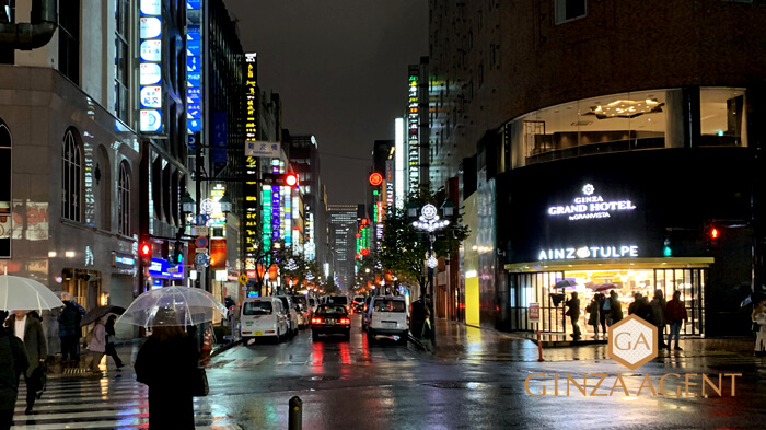 雨の日の銀座・並木通り