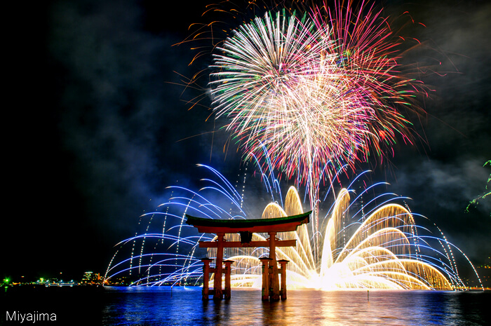 夜の花火・宮島