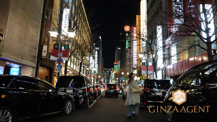 19時過ぎの銀座の並木通り